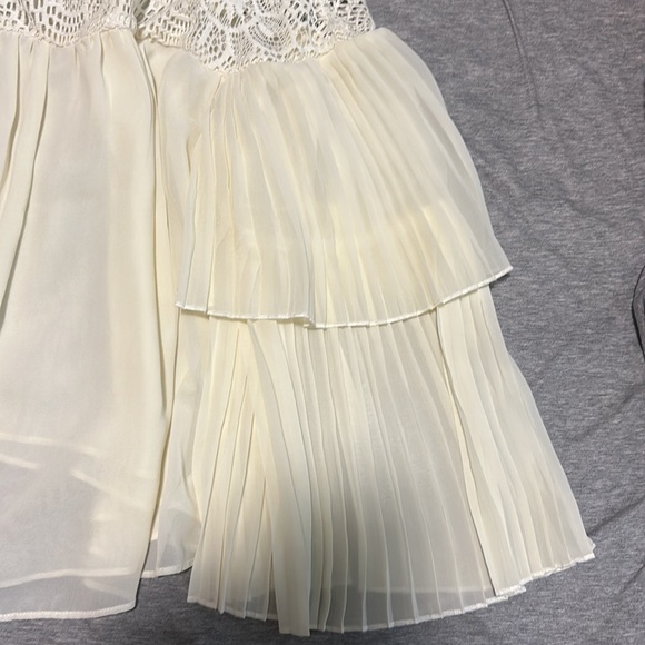 Abercrombie and Fitch white lace blouse - Picture 3 of 4